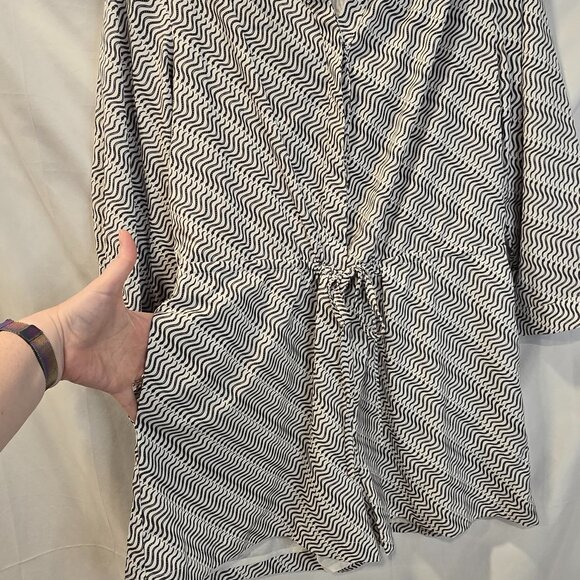 Lili Sidonio Romper With Snakes Size Medium Black & White NWOT Pockets - Picture 9 of 12